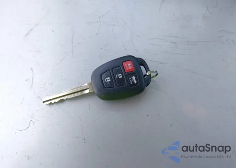 2018 Toyota Corolla Le из США, поврежденный, VIN 5YFBURHE8JP843887